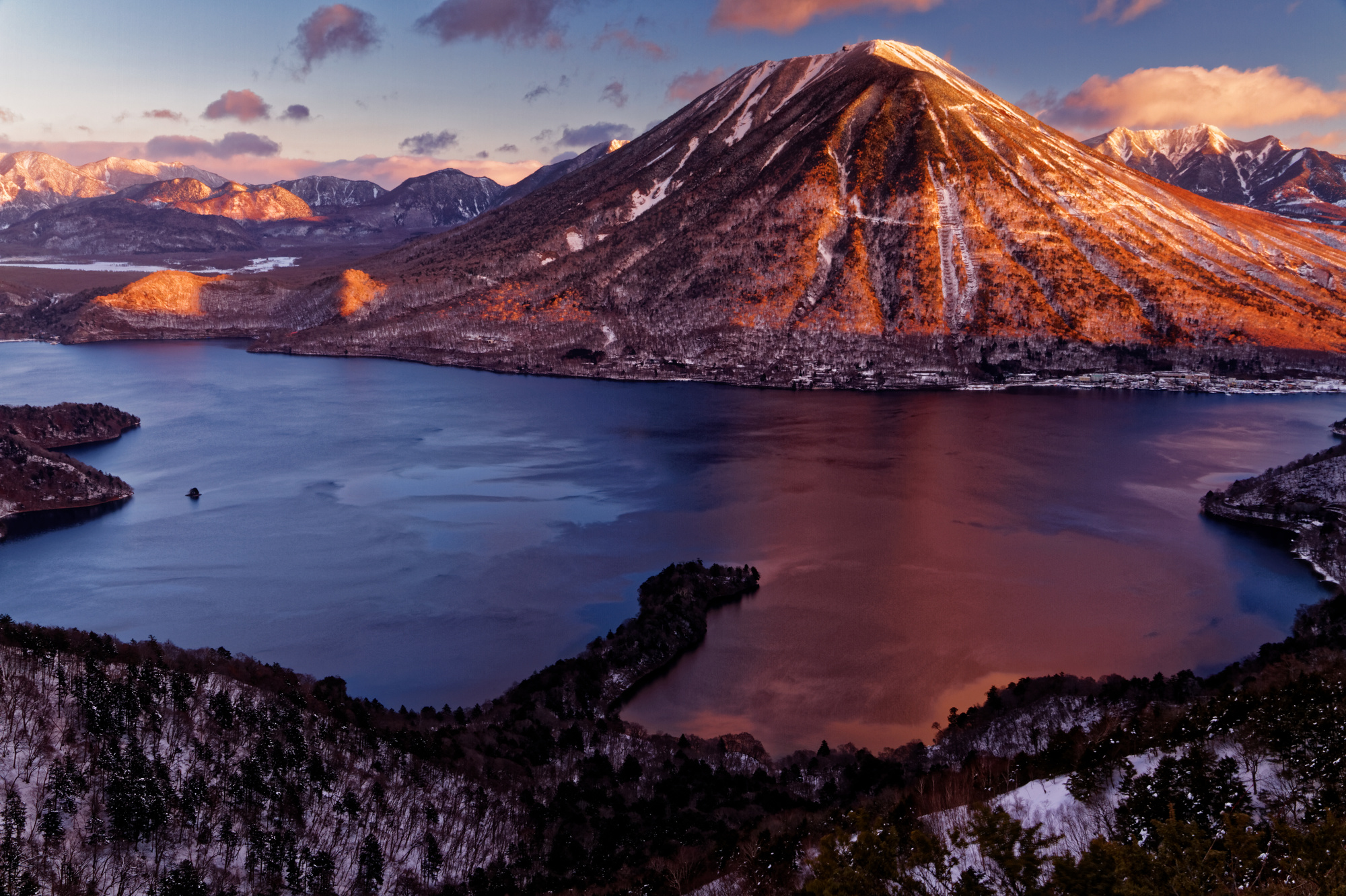 男体山