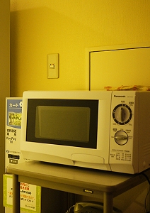 長期滞在でも便利な電子レンジを配置